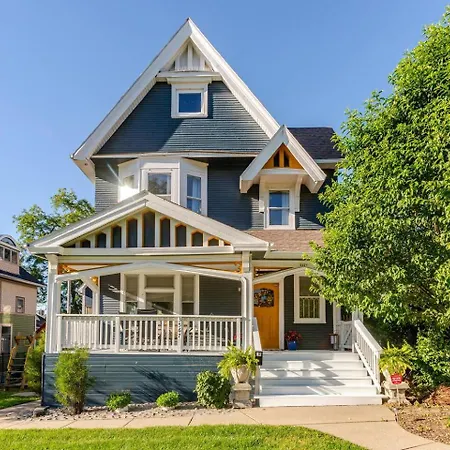 Historic Sophisticated Central Home In Omaha